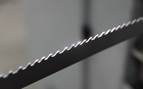 昆明双金属带锯条产生切削噪音的原因具体有哪些？